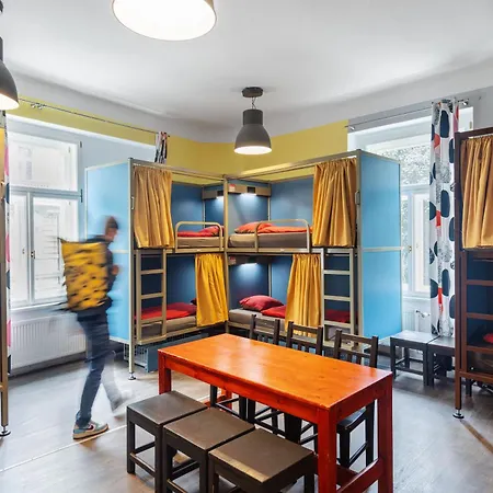 Hostel Elf Прага Экстерьер фото