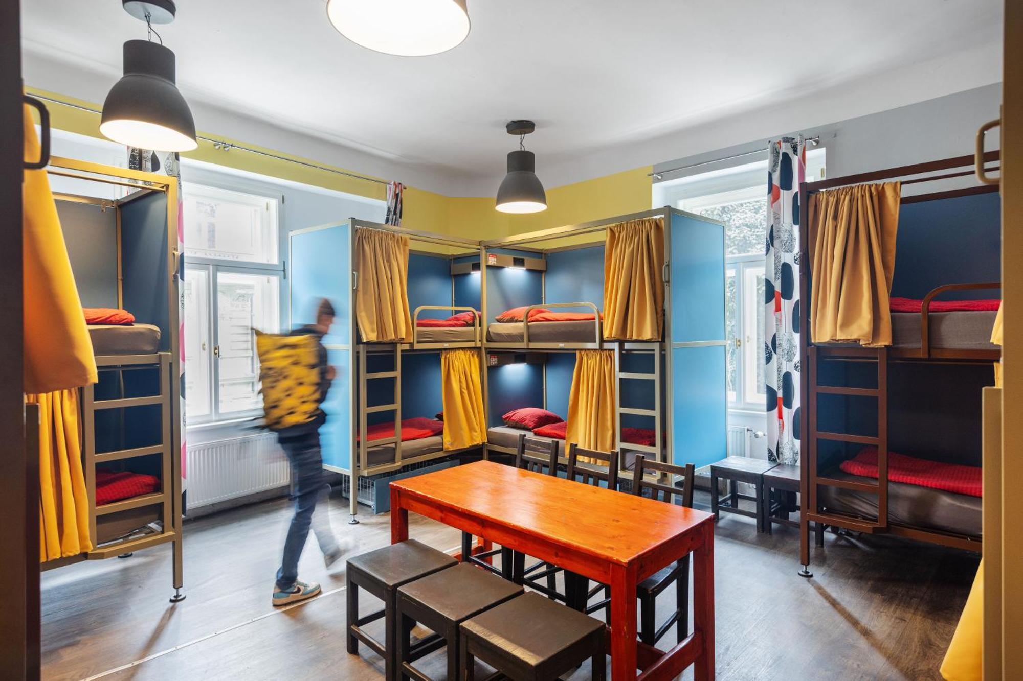 Elf Hostal *